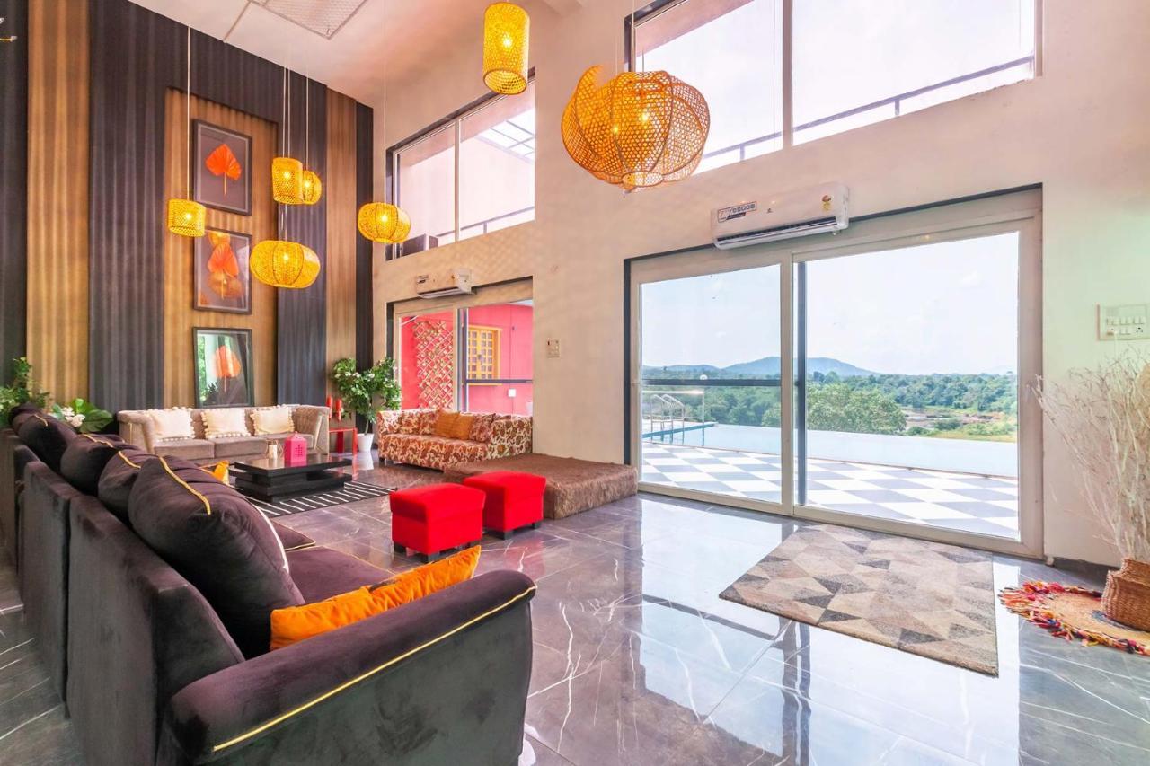 Stayvista'S Vine & Splash - Riverside Villa With An Infinity Pool And Indoor Games Karjat Exteriér fotografie