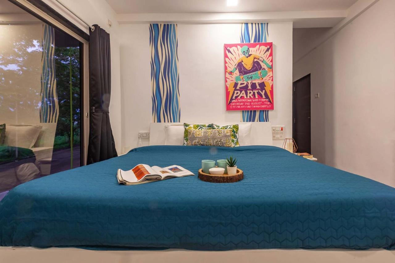 Stayvista'S Vine & Splash - Riverside Villa With An Infinity Pool And Indoor Games Karjat Exteriér fotografie