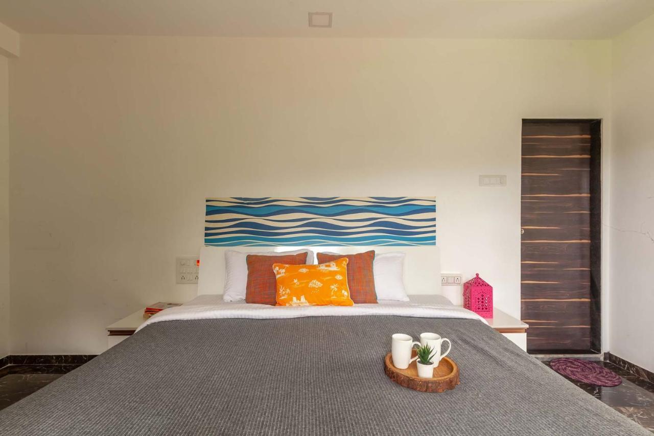 Stayvista'S Vine & Splash - Riverside Villa With An Infinity Pool And Indoor Games Karjat Exteriér fotografie