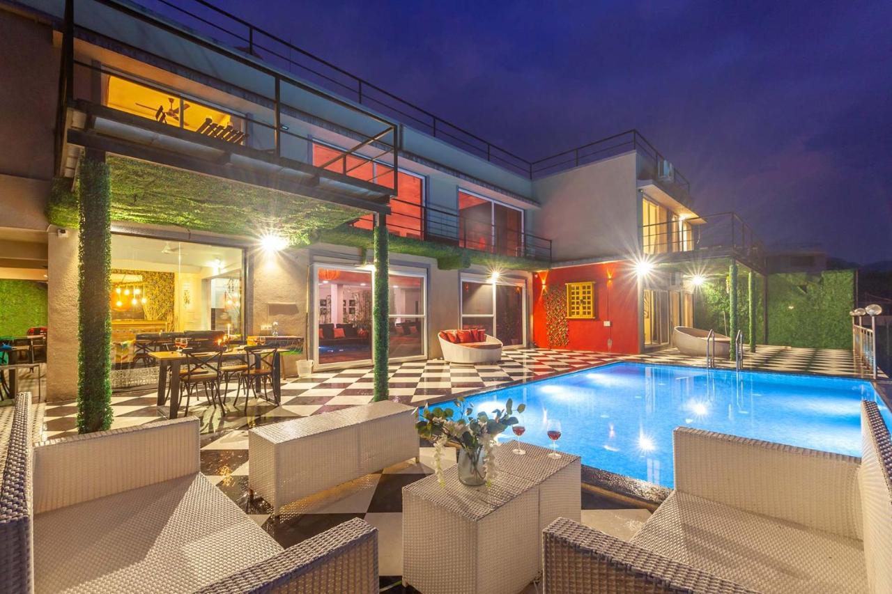 Stayvista'S Vine & Splash - Riverside Villa With An Infinity Pool And Indoor Games Karjat Exteriér fotografie