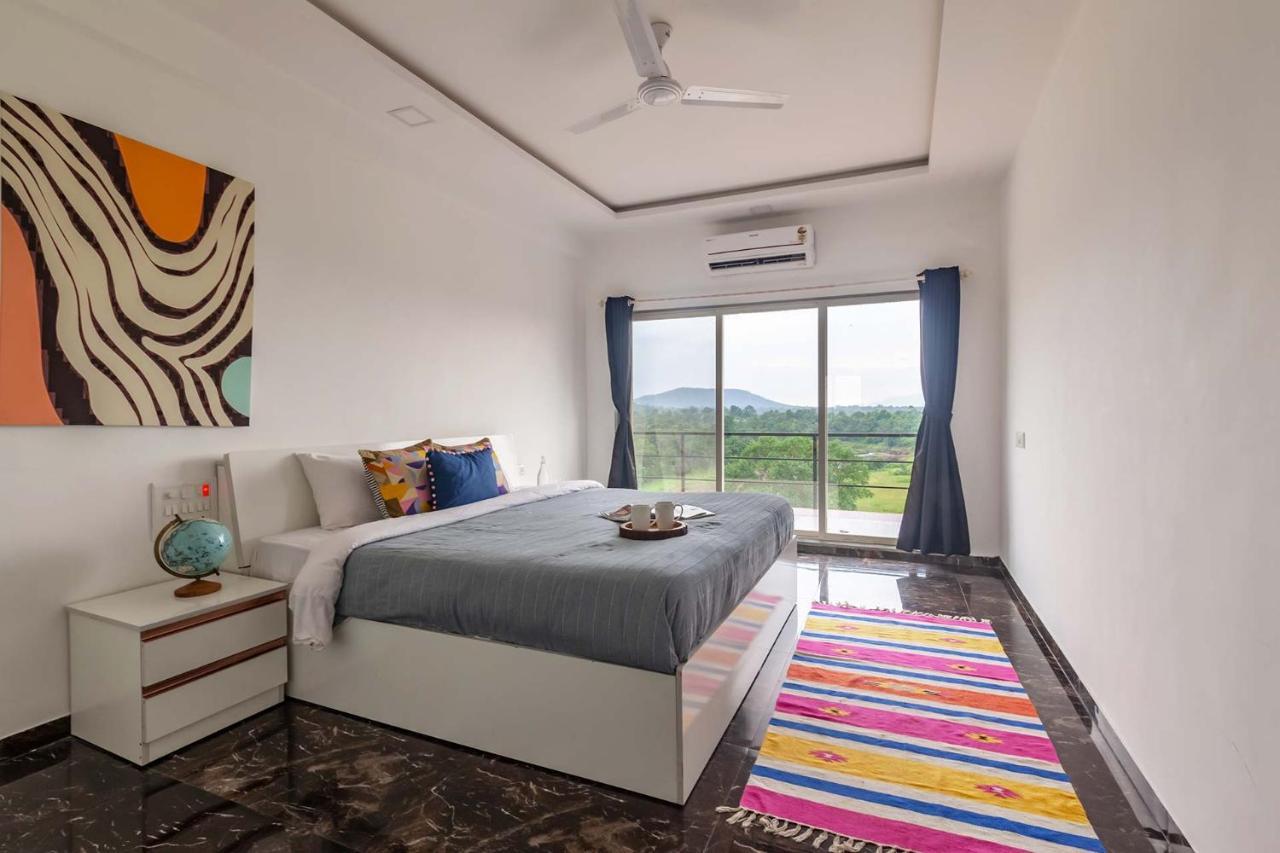 Stayvista'S Vine & Splash - Riverside Villa With An Infinity Pool And Indoor Games Karjat Exteriér fotografie