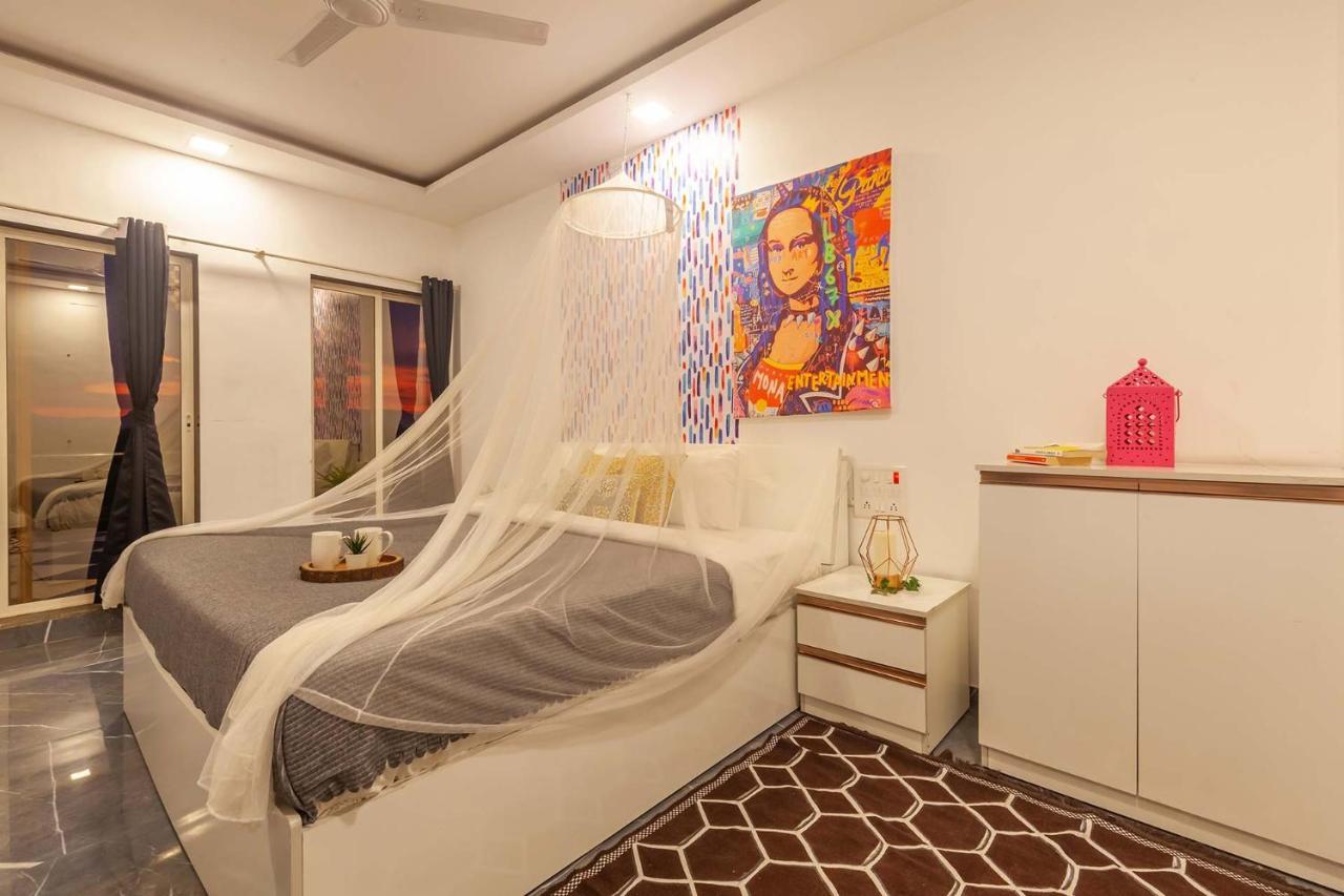 Stayvista'S Vine & Splash - Riverside Villa With An Infinity Pool And Indoor Games Karjat Exteriér fotografie