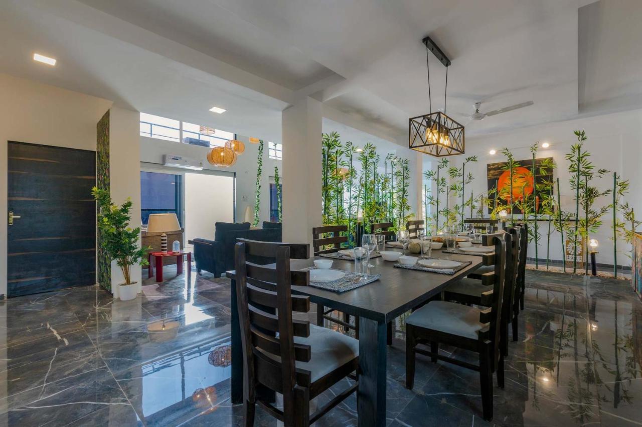 Stayvista'S Vine & Splash - Riverside Villa With An Infinity Pool And Indoor Games Karjat Exteriér fotografie