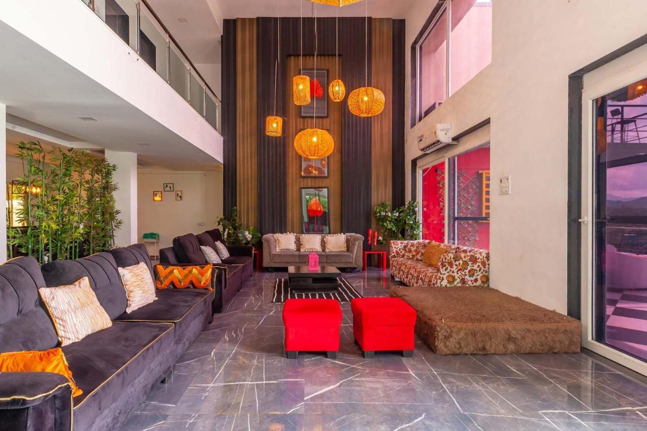 Stayvista'S Vine & Splash - Riverside Villa With An Infinity Pool And Indoor Games Karjat Exteriér fotografie