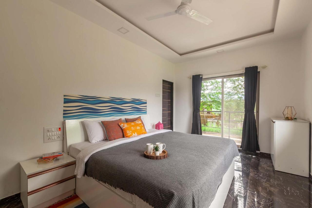 Stayvista'S Vine & Splash - Riverside Villa With An Infinity Pool And Indoor Games Karjat Exteriér fotografie