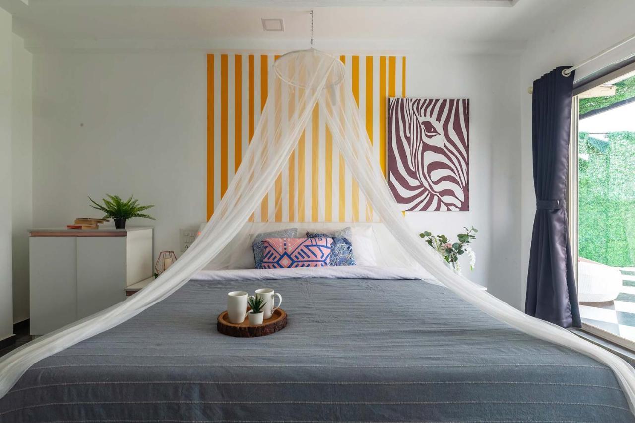Stayvista'S Vine & Splash - Riverside Villa With An Infinity Pool And Indoor Games Karjat Exteriér fotografie